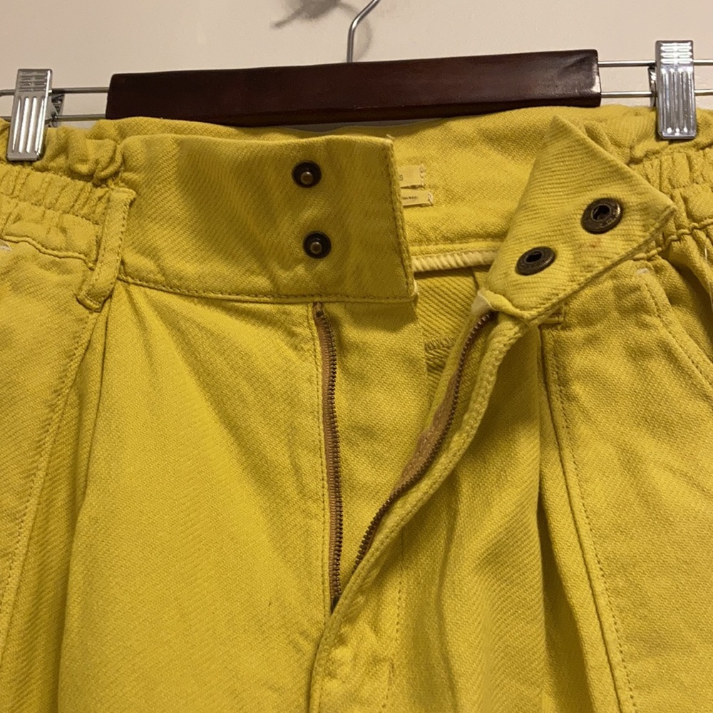 Bright Yellow High-Rise Pleated Women's Pants - Picture 6 of 11